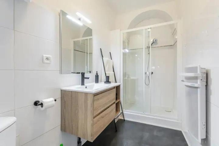 Apartment Avec Balcon, Bord Du Canal, Wifi. *